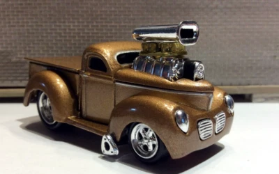 MUSCLE MACHINES 1940 40 WILLYS PICKUP TRUCK LIMITED EDITION  -- 1/64 DIECAST   - Image 1 of 4