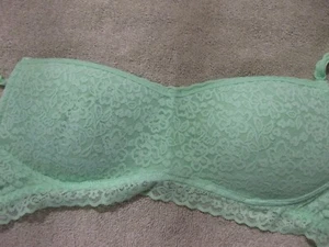 AERIE GRÖSSE LARGE LIMETTENGRÜNER BALCONETT-BH, SPITZE AN VERSTELLBAREN TRÄGERN, PUSH-UP, OHNE BÜGEL - Bild 1 von 6
