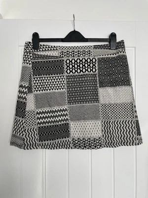 Papaya Black White Geometric Pattern Zip Fastening Mini Skirt  — 第 1/4 张图片