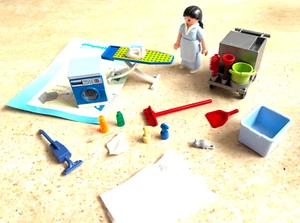 PLAYMOBIL GAME - SERVICE WOMAN - 5271 - Picture 1 of 2