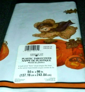 Cubierta de Mesa OSO VOLADOR MÁSCARA CAPA Halloween Plástico 54”x 96” CALABAZAS De Colección AGC - Imagen 1 de 2