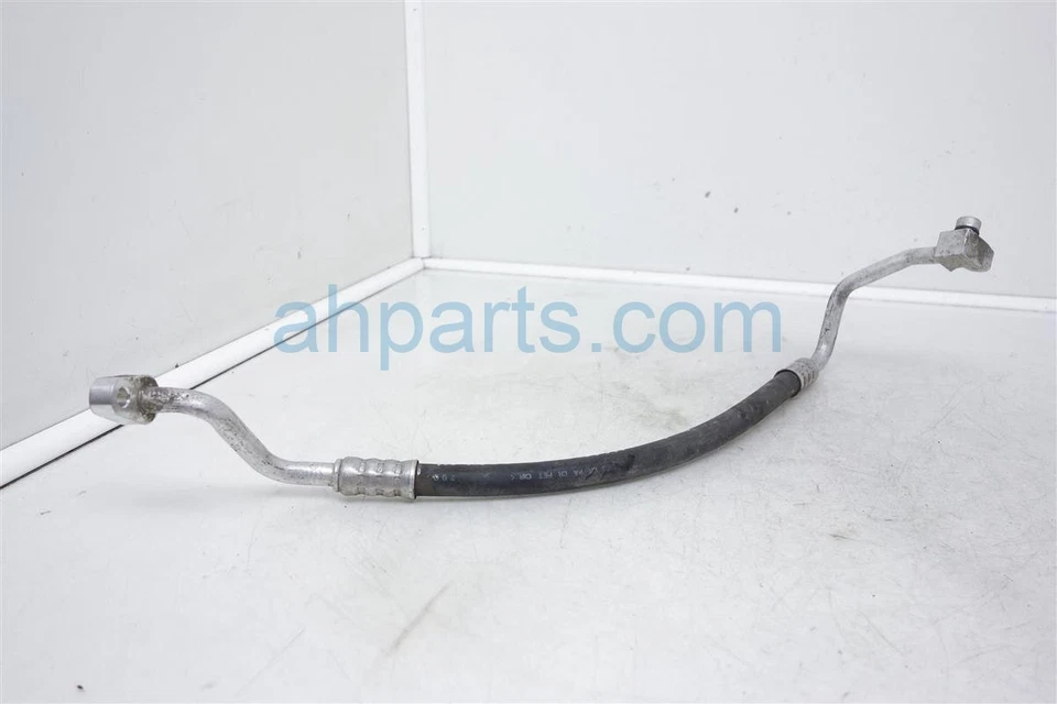 Manguera de descarga de aire acondicionado Nissan Titan 2004-2015 92490-7S000 Foto 1 de 4