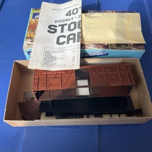 Athearn Blue Box Undecorated 40' Stock Car - Kit No 1774 HO  Un Assembled   - Picture 1 of 4