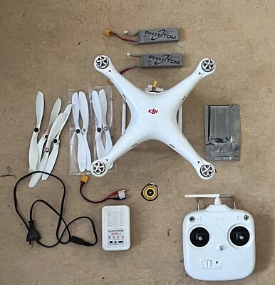 DJI phantom 1 - White and Red, 350x350x190mm, Mint - Bild 1 von 4