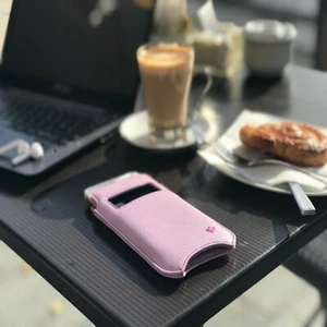 IPHONE 13 Mini Étui Violet Faux NueVue Désinfectantes Écran Nettoyage Poche - Photo 1 sur 10