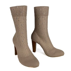 Botas de calcetín CHARLES Charles David talla 7,5M - beige elásticas tejidas en la mitad de la pantorrilla tachonadas - Imagen 1 de 13
