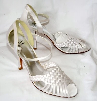 $280 Stuart Weitzman Vintage White SATIN Twirling Heels Shoes 9 Dyeable Sandals - Image 1 of 4