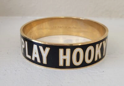 NOVA Pulseira Kate Spade New York Preta Esmalte Ouro "Play Hooky"  - Imagem 1 de 4