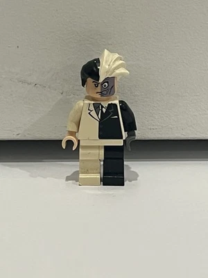 Lego Batman Two-Face 7781 Minifigure Figure Black White Stripe Hips DC Comics - Image 1 of 2
