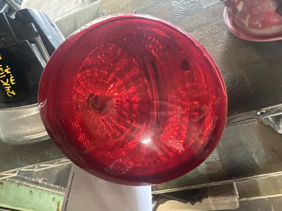 Passenger Right Tail Light Fits 03-06 SSR 1989951 - Изображение 1 из 3