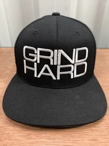 Yupoong The Classics Grind Hard Embroidered SnapBack Black Green Cap Mütze - Bild 1 von 6