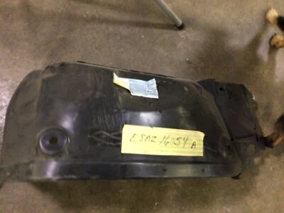 NOS FORD 87 91 Country Squire 右轮屋挡泥板 E8AZ-16054-A — 第 1/4 张图片