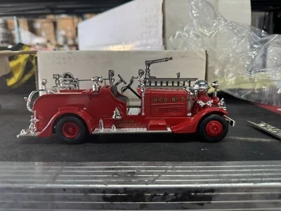 Banco de camiones de bomberos Ahrens-Fox 1937 Foto 1 de 4