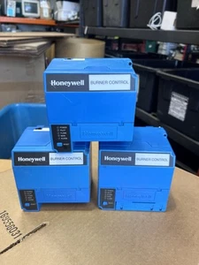 Lot 3 Honeywell Burners l RM7895C x 2 & RM7840 Control With Flame Amp Rectifier - Picture 1 of 6