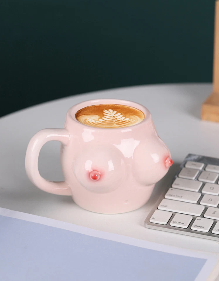 Taza de café de cerámica en forma de pecho Foto 1 de 1