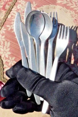 DÎNETTE ANCIENNE, ENSEMBLE de COUVERTS en métal, 11 pièces - Photo 1/4