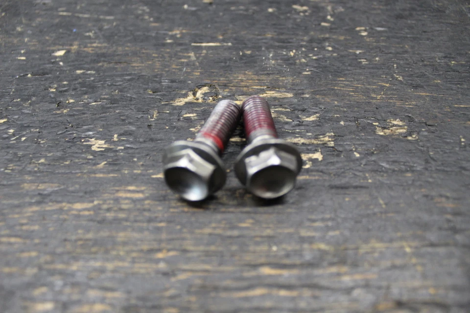 11-15 KAWASAKI NINJA ZX10R PERNOS DE PIE PERNO FABRICANTE DE EQUIPOS ORIGINALES 2011 2012 2013 2014 2015 Foto 1 de 1