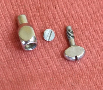 Braçadeira de agulha vintage Singer peso pena 221 - Imagem 1 de 3