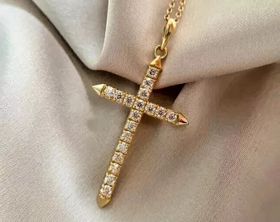 Colgante de cadena de 18 pulgadas con diamantes de moissanita de corte redondo de 2,0 quilates enchapado en oro amarillo de 14 k Foto 1 de 4