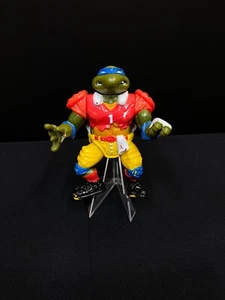 Teenage Mutant Ninja Turtle 1991 Football Tossin' Leonardo Figure Clean & Works - Picture 1 of 8