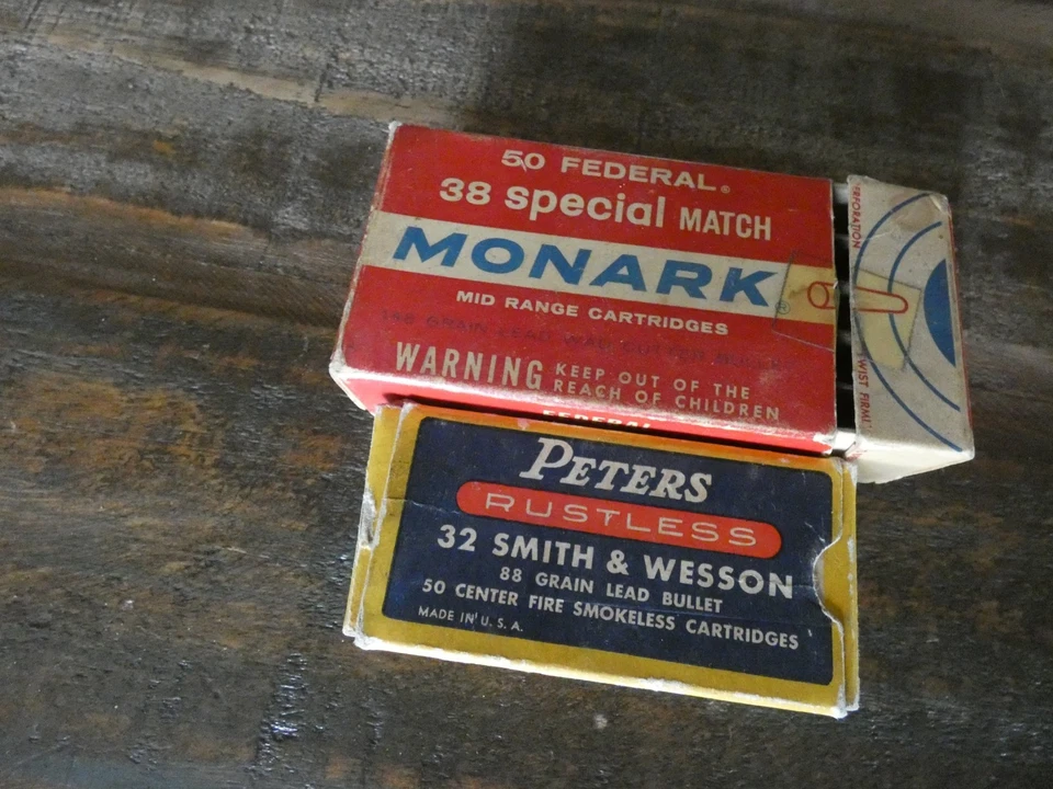 Monark 38 Special & Peters 32 Smith and Wesson Old Empty Shell Box - Image 1 of 1