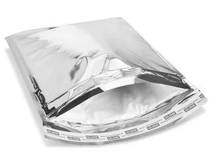 Metallic Insulated/Padded Mailer - 15 x 20” - Uline S-18950 - Case of 20 - Picture 1 of 2