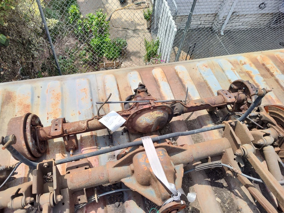 1990-2000 JEEP CHEROKEE REAR AXLE SPICER 35 W/O ABS 355 RATIO 89K MILES - Image 1 of 1