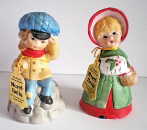 SET 2 FIGURINE VINTAGE MERRI BELLS RAGAZZO E RAGAZZA FINE PORCELLANA BISQUE CON ETICHETTE - Foto 1 di 9