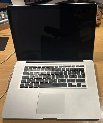 Apple MacBook Pro 15 Zoll 2010 A1286 Core i7-2,66 GHz 4 GB 500GB High Sierra - Bild 1 von 3