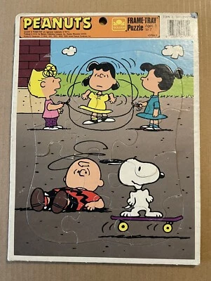 Rompecabezas vintage Peanuts Charlie Brown Lucy Snoopy Sally marco dorado bandeja 12 piezas Foto 1 de 4