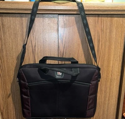 Bolso para portátil Swissgear by Wenger de 2 compartimentos con correa para el hombro Foto 1 de 4