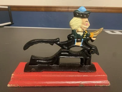 Vintage Cast Iron Nutcracker Soldier Figurine – 2 lbs, 7.5” x 5.8” - Image 1 of 3