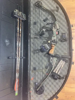 Mathews Solo Cam Compound Bow 28 Inch Draw Length 60 Pound Draw Weight - Image 1 of 3