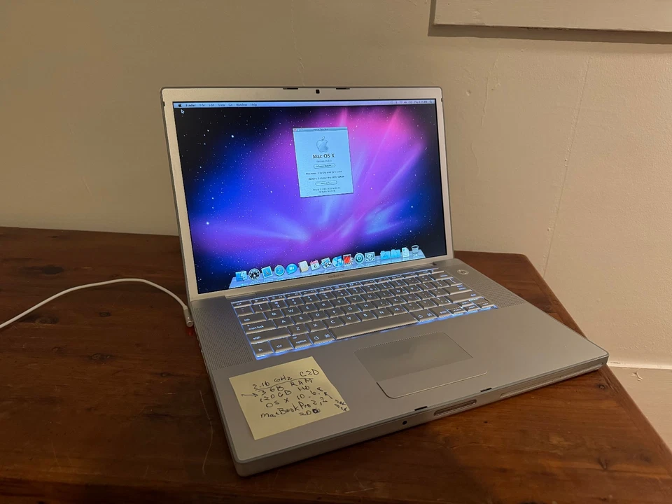 Apple MacBook Pro 2006 15” 2.16ghz Core 2 Duo 3GB RAM 120GB HDD OS X 10.6 - Image 1 of 4