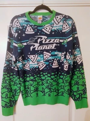 Suéter Toy Story “Pizza Planet” Talla Grande Disney Pixar Adulto Azul y Verde  Foto 1 de 4
