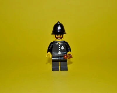 2013 LEGO Series 11 CMF Collectible CONSTABLE #15 Minifigure 71002 Complete - Image 1 of 3