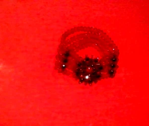 Vintage Stil Rot/Schwarz Strass Acryl Perlen Multi Strang Stretch Armband - Bild 1 von 4