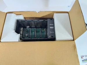 GE Fanuc IC610CHS110A Rack PLC a 5 slot con modulo di alimentazione CA 110/230 V - Foto 1 di 5