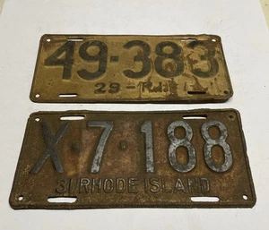 Pair Of Vintage 1929 & 1931 Rhode Island License Plate ~ Rusty Barn Finds ~ - Picture 1 of 2
