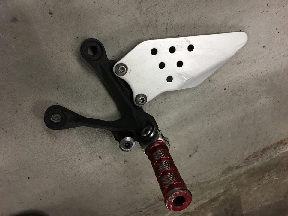 Conjunto de suporte traseiro Kawasaki ZX6R 636 ZX-6RR ninja 2005 2006 dianteiro esquerdo - Imagem 1 de 1