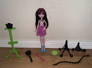 Monster High Draculaura- Welcome to Monster High - Dance The Fright Away Party - Picture 1 of 8