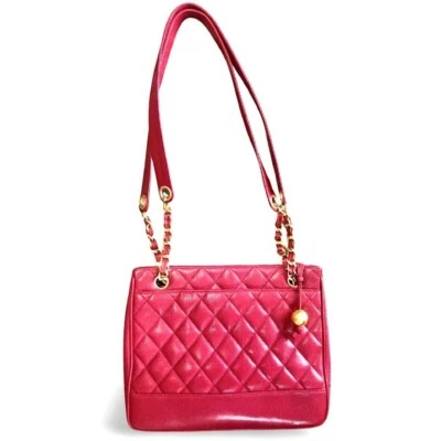Bolso de hombro acolchado vintage CHANEL cuero caviar rojo cereza, bolso con cadenas Foto 1 de 4