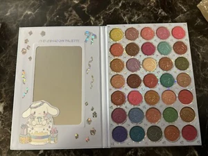 Paleta de 35 colores sombra de ojos Sanrio - paleta de colores brillo brillante mate - Imagen 1 de 3
