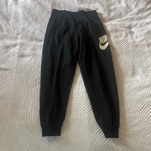 Nike Jogger Sweatpants Kids Large FD2995-010 Black NWT MSRP $50 - Picture 1 of 6