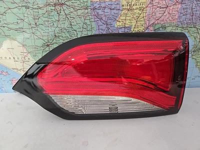 Luz trasera interior para pasajero derecho Chrysler Pacifica 2017 2018 2019 2020 P68228952AE Foto 1 de 4