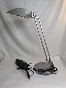 Humanscale DA1E Diffrient Single Arm w/ Task Shade & Desktop Mount, Silver, 24" - Picture 1 of 17