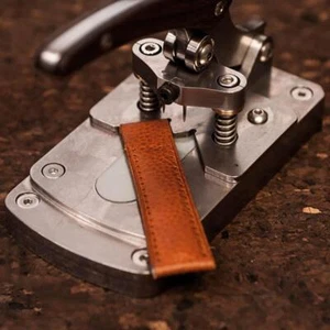Uhrenarmband Ende Lochherstellung Locher Lock The Sut Press Tool Meißel Kantenschneider - Bild 1 von 8