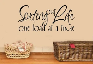 Aussortieren des Lebens eine Ladung nach der anderen Wäsche Vinyl Aufkleber Wohnkultur 12" x 26" - Bild 1 von 1
