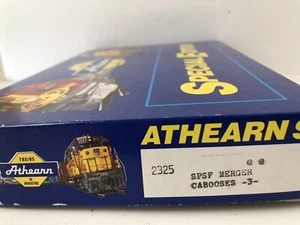 Athearn 2325 HO SPSF Merger Caboose Set of 3 - Picture 1 of 7