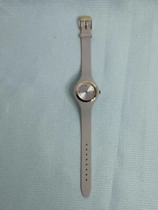 Damen Markenlos Modeuhr Hellrosa Silikonband Neue Batterie GUC - Bild 1 von 5